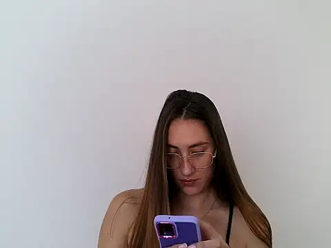 Noracherry online show from March 1, 2026, 3:14 pm