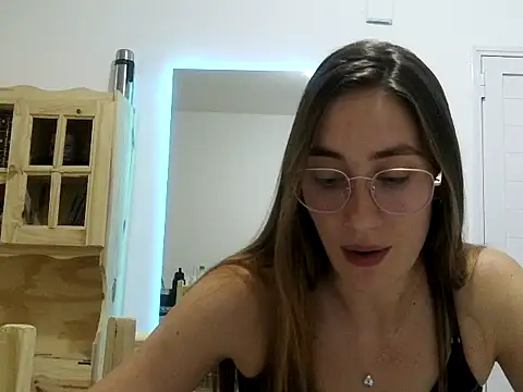 Noracherry online show from March 8, 2026, 11:52 pm