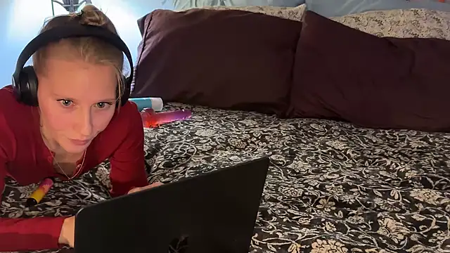 mysunidreamss online show from January 17, 2026, 2:05 am