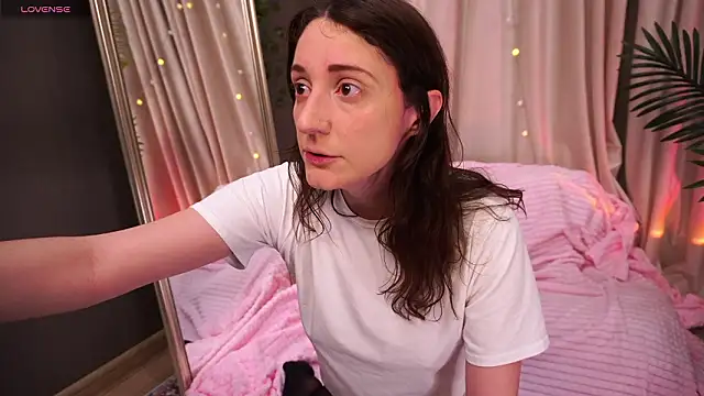 Ruby blossom  online show from March 21, 2026, 9:29 pm