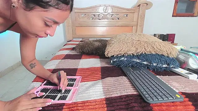 bratz glloe online show from July 7, 2026, 6:47 am