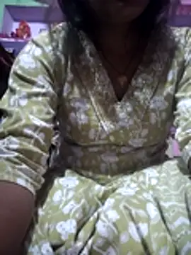 Snapshot of Nilam_cute chatting on May 4, 2026, 7:32 pm Nilam cute online show from May 4, 2026, 7:32 pm