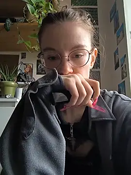 Shy Bamby online show from June 17, 2026, 3:35 pm