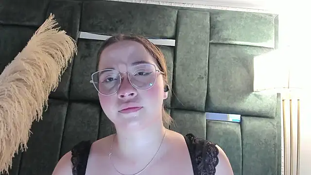 Snapshot of AliciaWhite_nt chatting on February 21, 2026, 1:01 pm AliciaWhite nt online show from February 21, 2026, 1:01 pm