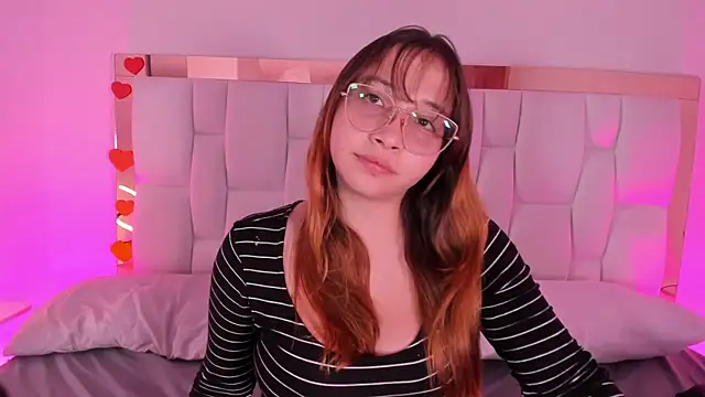 AliciaWhite nt online show from May 1, 2026, 2:38 am