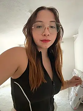 Snapshot of AliciaWhite_nt chatting on August 5, 2026, 2:42 pm AliciaWhite nt online show from August 5, 2026, 2:42 pm