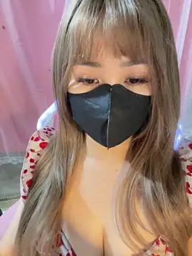 -Violet-t online show from May 5, 2026, 1:19 pm