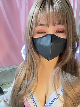 -Violet-t online show from May 6, 2026, 1:27 pm