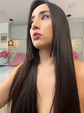 IvonneOwen online show from May 20, 2026, 3:45 am