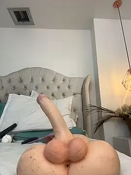 IvonneOwen online show from May 24, 2026, 12:54 pm