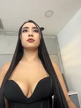 IvonneOwen online show from June 17, 2026, 3:20 am