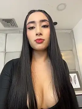IvonneOwen online show from June 18, 2026, 2:45 am