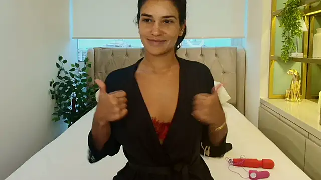 Maxine Spencer online show from February 5, 2026, 7:51 pm