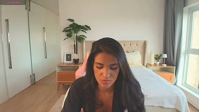 Maxine Spencer online show from March 3, 2026, 7:42 pm