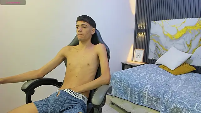 Dark Desiree18 online show from February 25, 2026, 12:26 pm