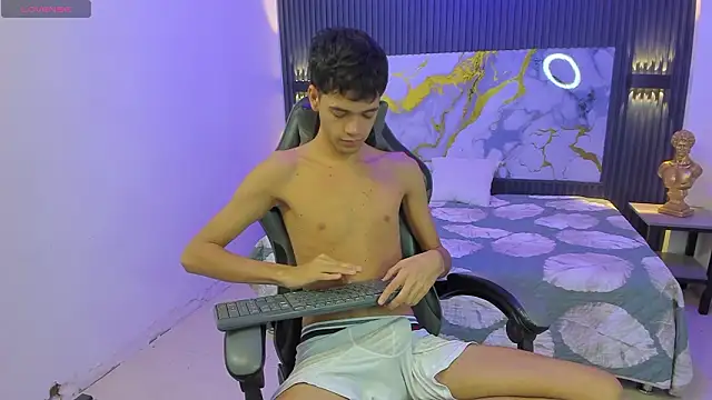 Dark Desiree18 online show from March 24, 2026, 12:10 pm