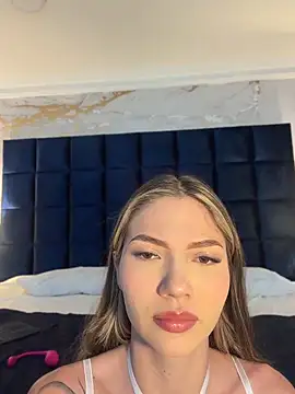 EmmaJhoons online show from April 28, 2026, 3:33 am