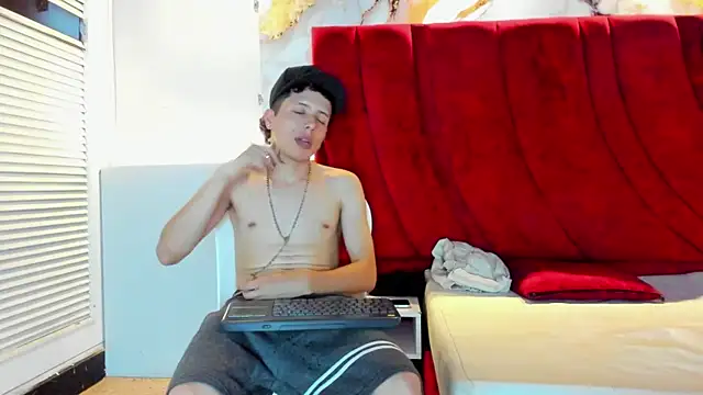 ESTEBAN 2102 online show from January 16, 2026, 7:40 pm