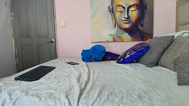 Snapshot of kendall-foox chatting on February 12, 2026, 2:17 am kendall-foox online show from February 12, 2026, 2:17 am