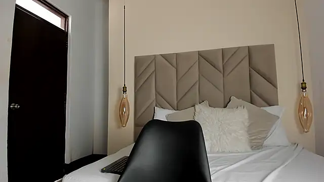 Snapshot of LoganGreys chatting on February 14, 2026, 8:49 pm LoganGreys online show from February 14, 2026, 8:49 pm