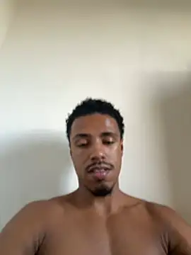 Snapshot of LorenzoBlack27 chatting on May 17, 2026, 7:32 pm LorenzoBlack27 online show from May 17, 2026, 7:32 pm