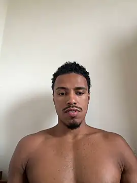 Snapshot of LorenzoBlack27 chatting on May 19, 2026, 7:20 pm LorenzoBlack27 online show from May 19, 2026, 7:20 pm