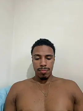 Snapshot of LorenzoBlack27 chatting on June 19, 2026, 7:39 pm LorenzoBlack27 online show from June 19, 2026, 7:39 pm