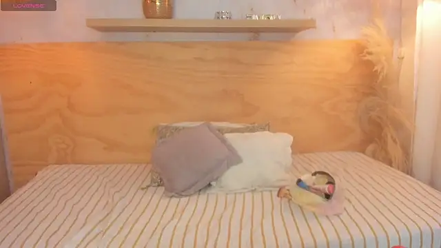 SamanthaKisss online show from February 5, 2026, 2:16 am