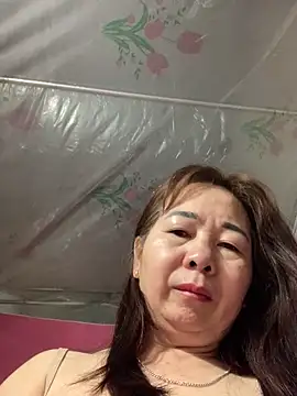 -Mery- online show from April 24, 2026, 7:49 pm
