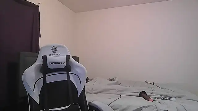 maxryderr online show from April 23, 2026, 2:35 am