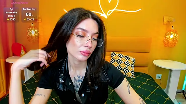 Snapshot of IvyDainty chatting on June 18, 2026, 1:28 am IvyDainty online show from June 18, 2026, 1:28 am