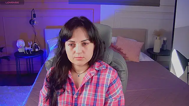  SilkyShadow  online show from March 3, 2026, 3:23 am