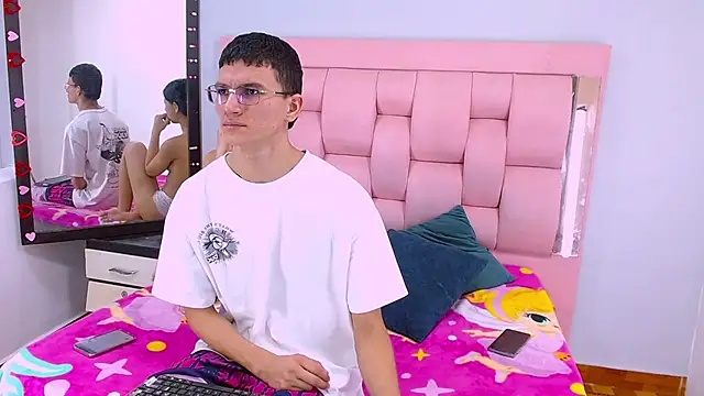 Sophi and Jack online show from February 18, 2026, 9:33 pm