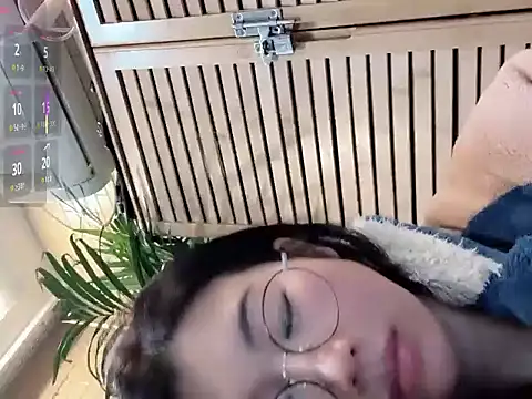 neinei bao online show from January 9, 2026, 2:47 am