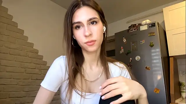 ElsieKuhlmann online show from March 10, 2026, 5:12 am