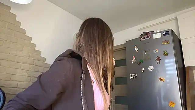 ElsieKuhlmann online show from March 15, 2026, 5:35 am