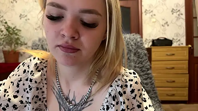 MichaelaStruckhoff online show from February 4, 2026, 5:13 am