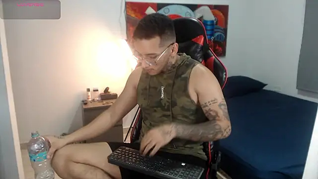 EvanVelvet online show from February 4, 2026, 1:11 am