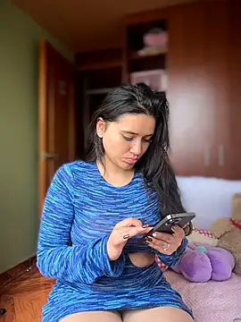 Veronica Wins  online show from June 25, 2026, 2:10 pm