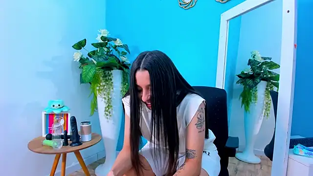 ViictoriiaSaenz online show from March 4, 2026, 4:51 am