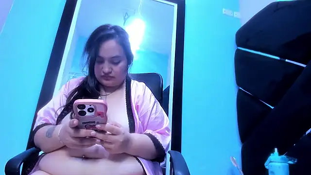 MiaRouss69 online show from April 29, 2026, 7:45 am