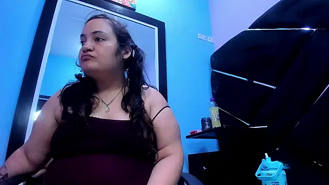 MiaRouss69 online show from May 6, 2026, 10:04 pm
