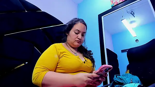 MiaRouss69 online show from May 8, 2026, 10:20 am