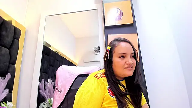 MiaRouss69 online show from June 20, 2026, 2:58 am