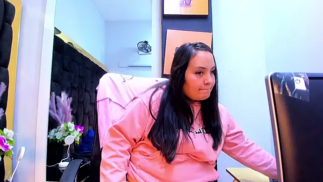 MiaRouss69 online show from June 21, 2026, 2:47 am