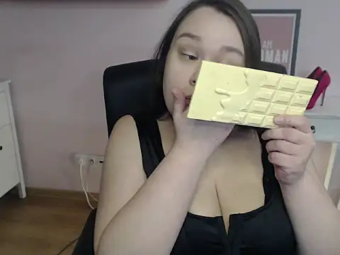 HollyDanceSoul online show from February 5, 2026, 5:45 am