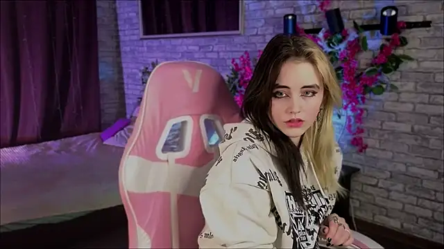 Snapshot of RubyMyst chatting on January 10, 2026, 8:21 pm RubyMyst online show from January 10, 2026, 8:21 pm