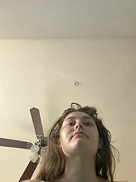 julia4thewin online show from May 20, 2026, 8:59 pm