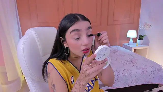 Abriil cutee online show from May 6, 2026, 2:00 pm