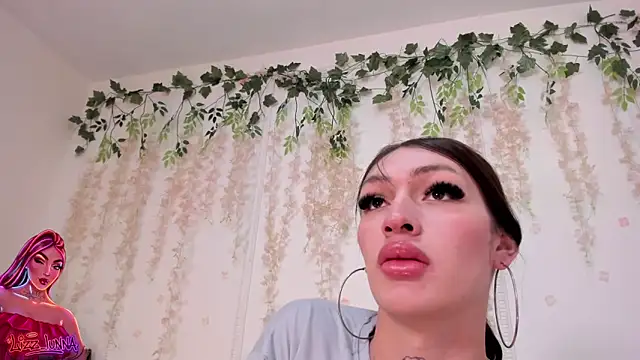 lizz lunna online show from May 5, 2026, 11:24 pm